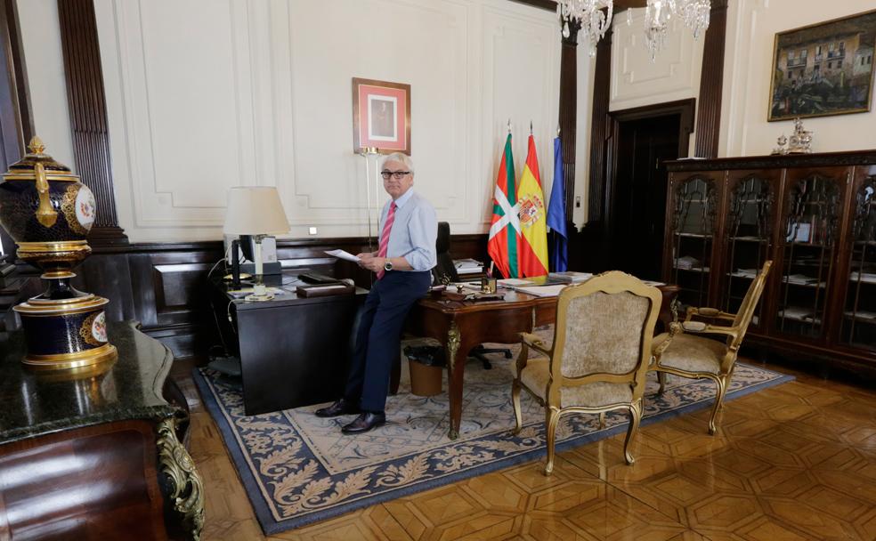Aquí se toman las decisiones del Gobierno de Sánchez en Bizkaia. Entramos en el despacho