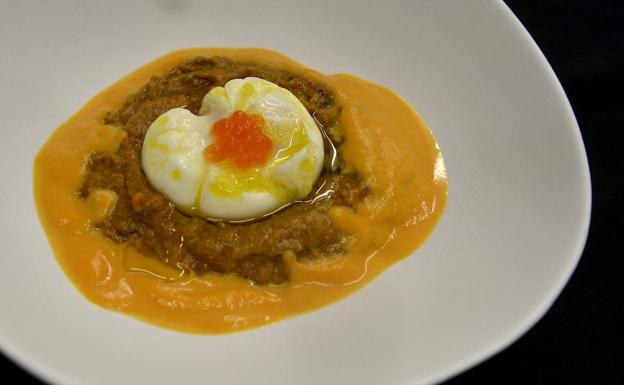 Recetas especiales de Navidad: huevo poché sobre txangurro de mejillón y crema de calabaza