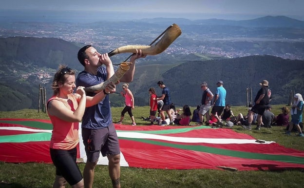 El Día de los Montes Bocineros se celebrá este sábado en Gorbeia